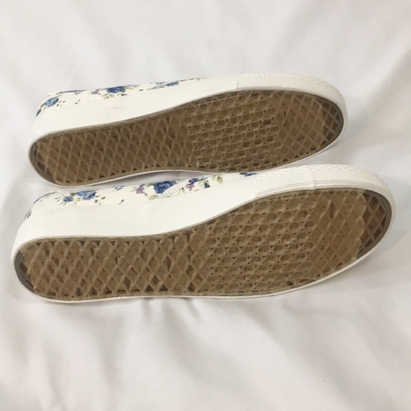 Bucco womans tesla slip on sneaker, white flower - Picture 5 of 6